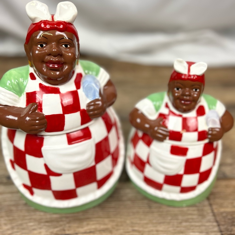 Casa Vero Set of 2 Women Green Red and white apron Cookie Canister